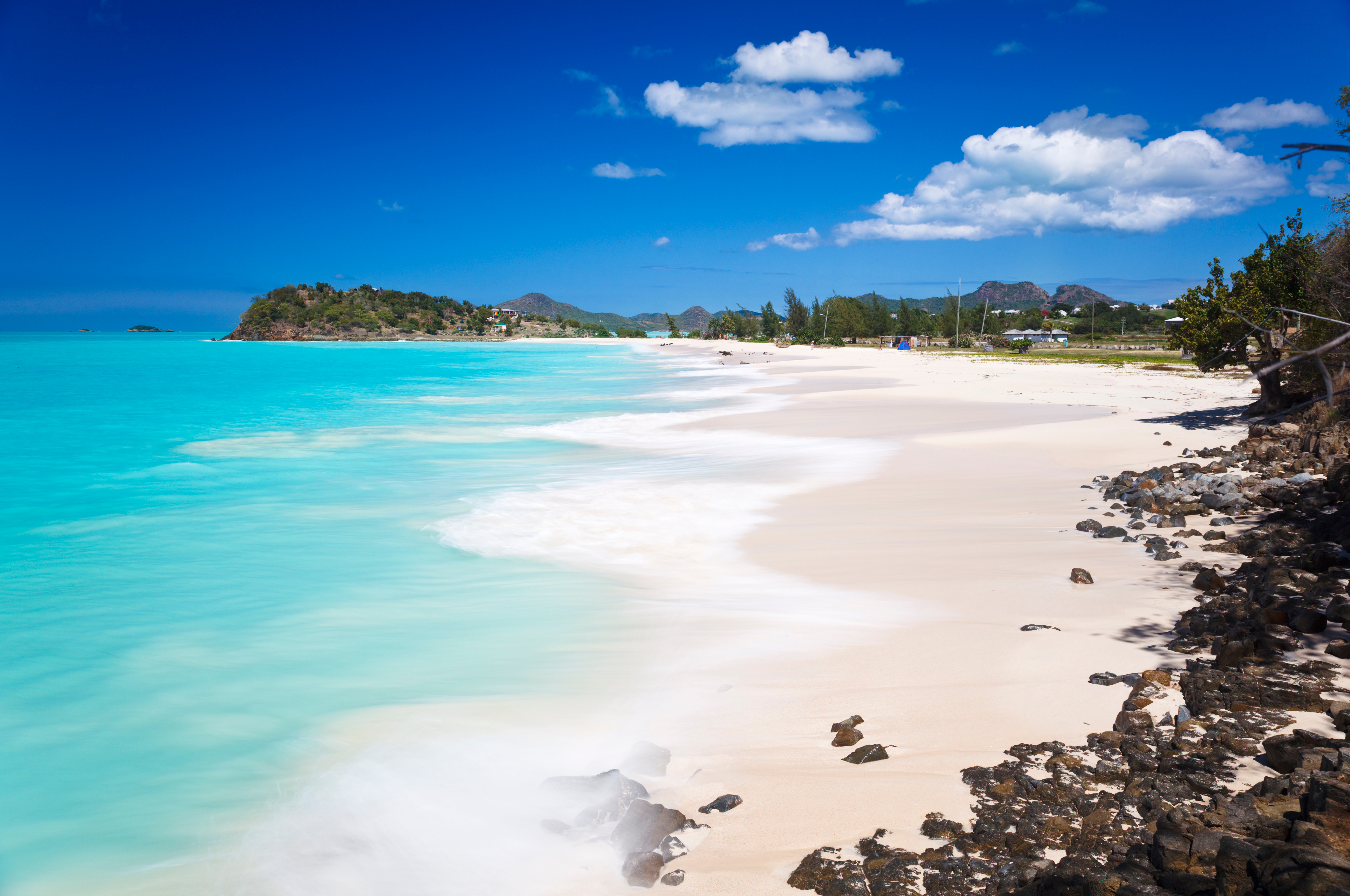 O RIF Trust classifica Ffryes Beach entre as melhores praias de Antígua e Barbuda.