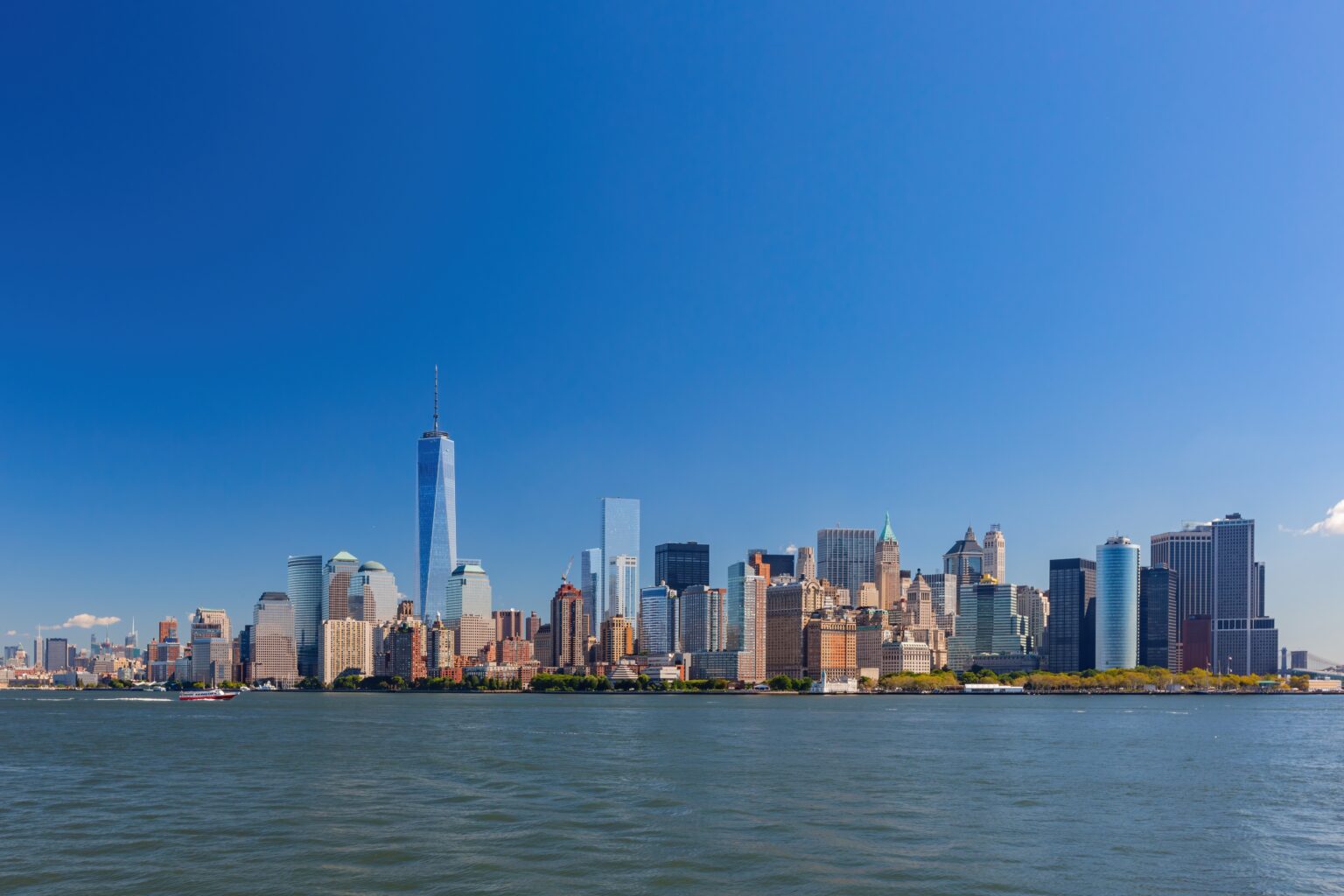 Sunny,View,Of,The,New,York,City,Skyline,At,New