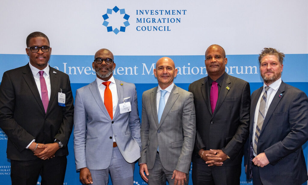 Christopher Willis, do Grupo Latitude, e representantes das Caraíbas no Fórum de Migração de Investimentos 2023