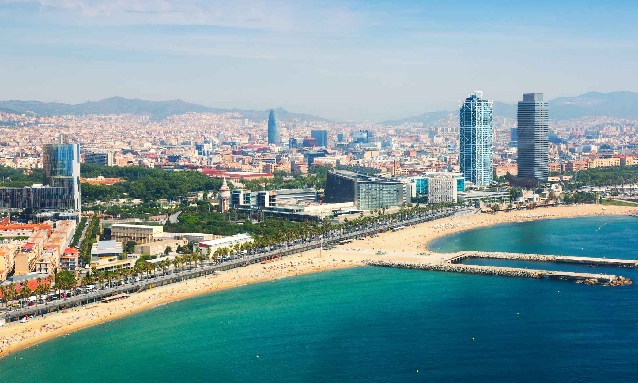 11 cơ sở tốt nhất cho chủ sở hữu Golden Visa Tây Ban Nha bao gồm Barcelona.