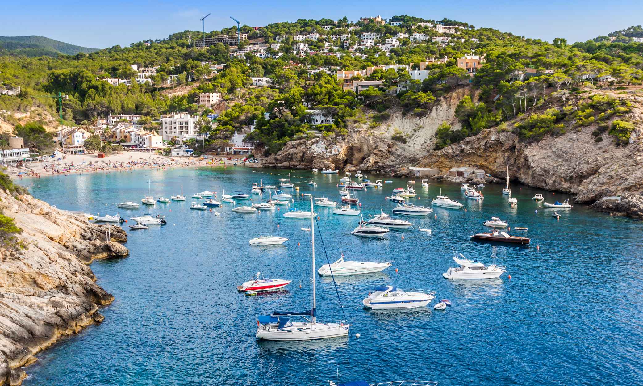 11 cơ sở tốt nhất cho chủ sở hữu Golden Visa Tây Ban Nha bao gồm Ibiza.