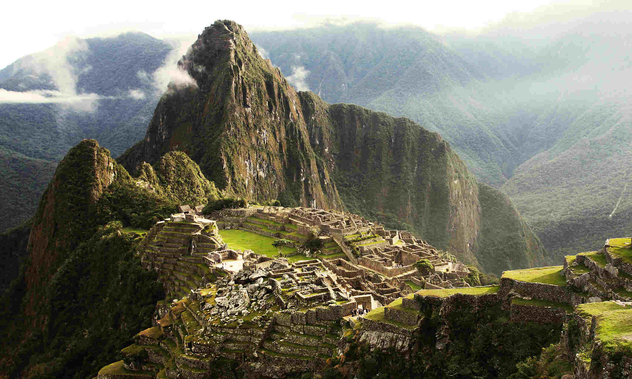 Yatırım Yoluyla İspanya'da Oturma İzni ile Machu Picchu'yu Madrid ile değiştirebilirsiniz.