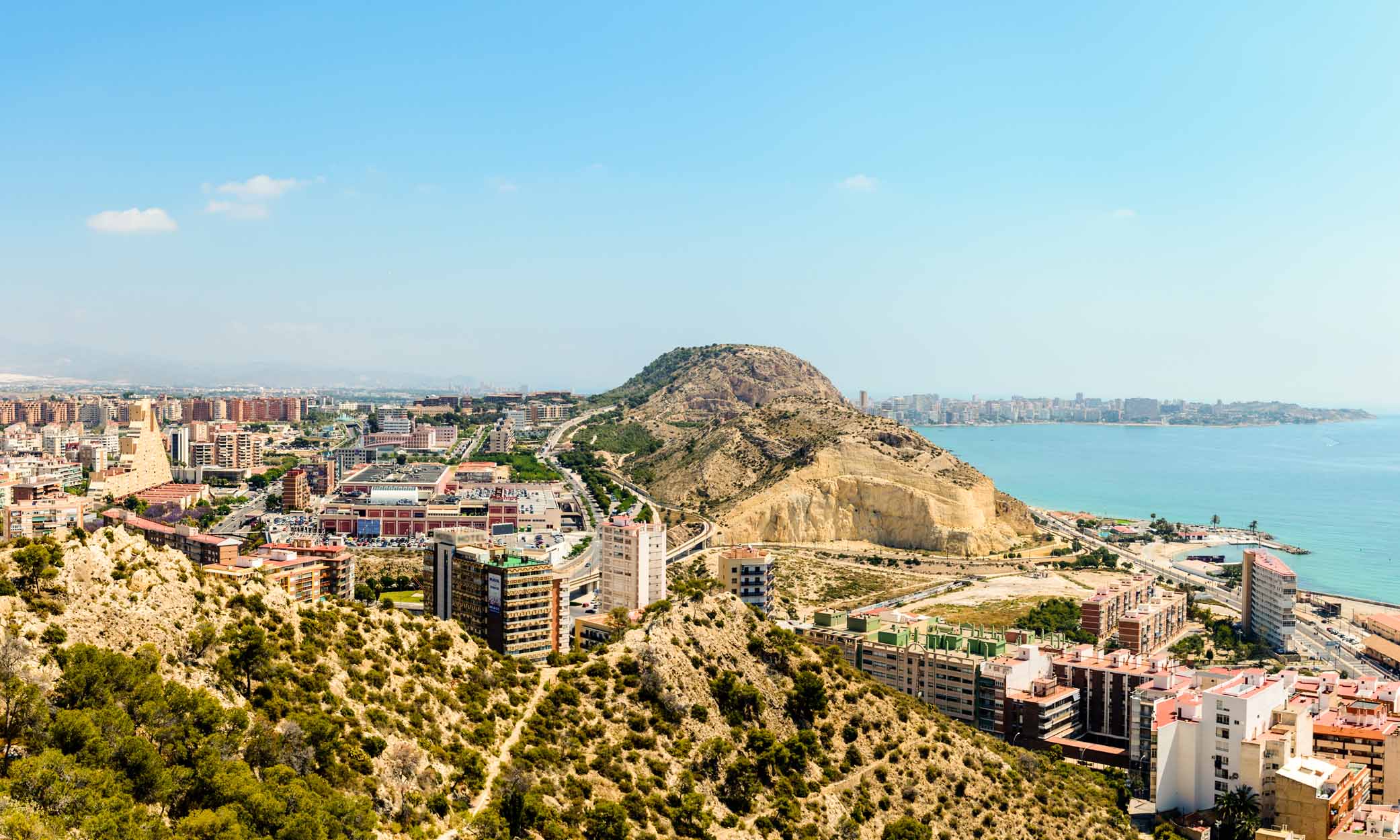 Alicante es una base popular para la residencia española.