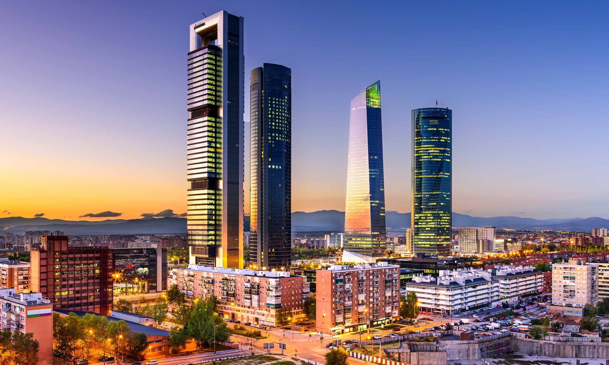 Madrid, la capital de España, es una base popular para la residencia española.