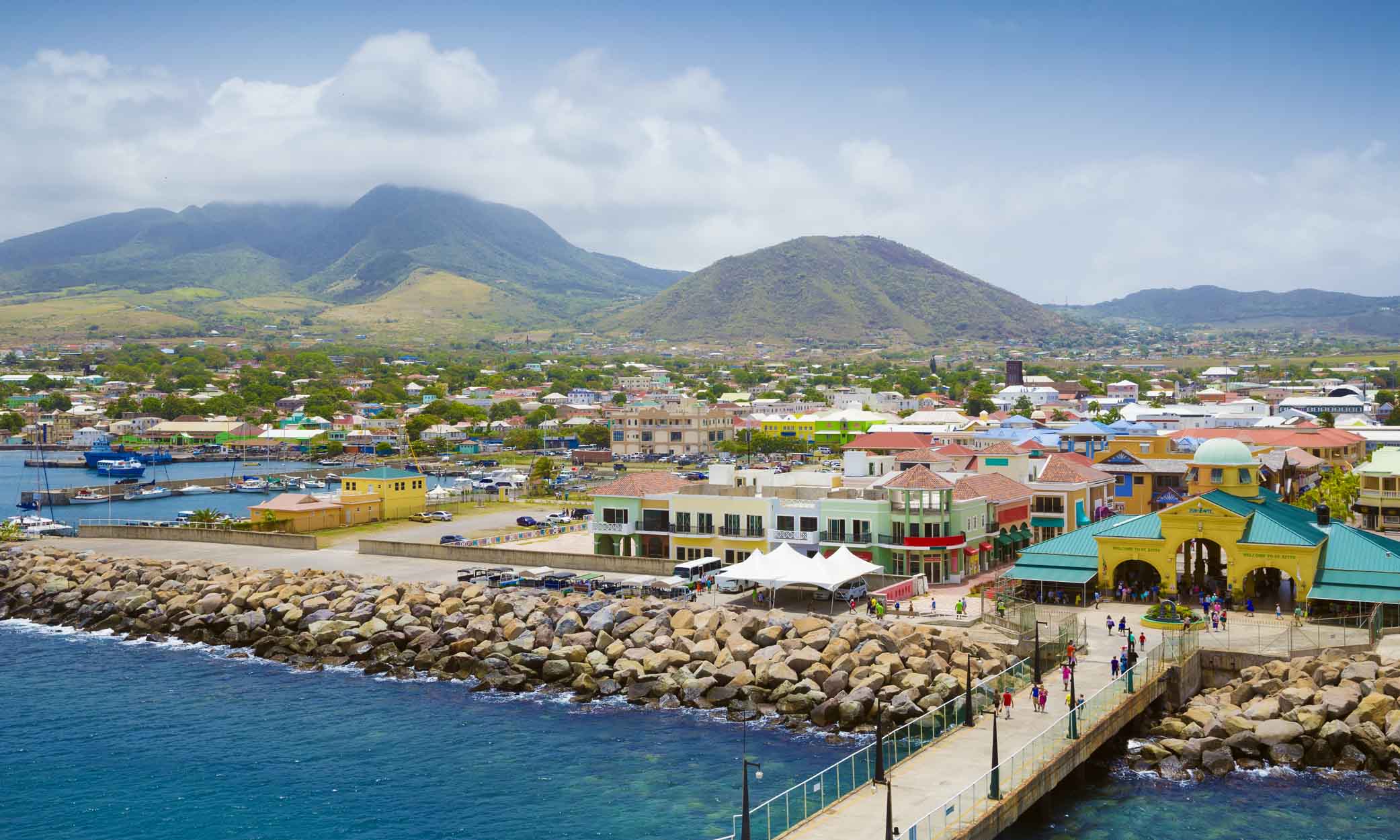 Quyền công dân St Kitts và Nevis theo diện đầu tư được áp dụng từ năm 1984.