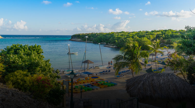 Kéo dài thời gian thu hồi hộ chiếu Antigua và Barbuda