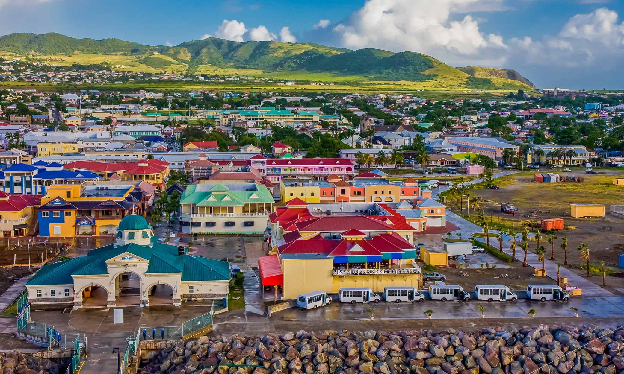 St Kitts renk ve hayat doludur.