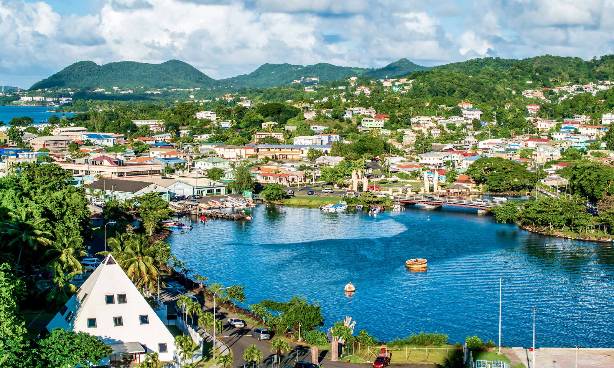 Las azules aguas de Santa Lucía invitan a explorar.