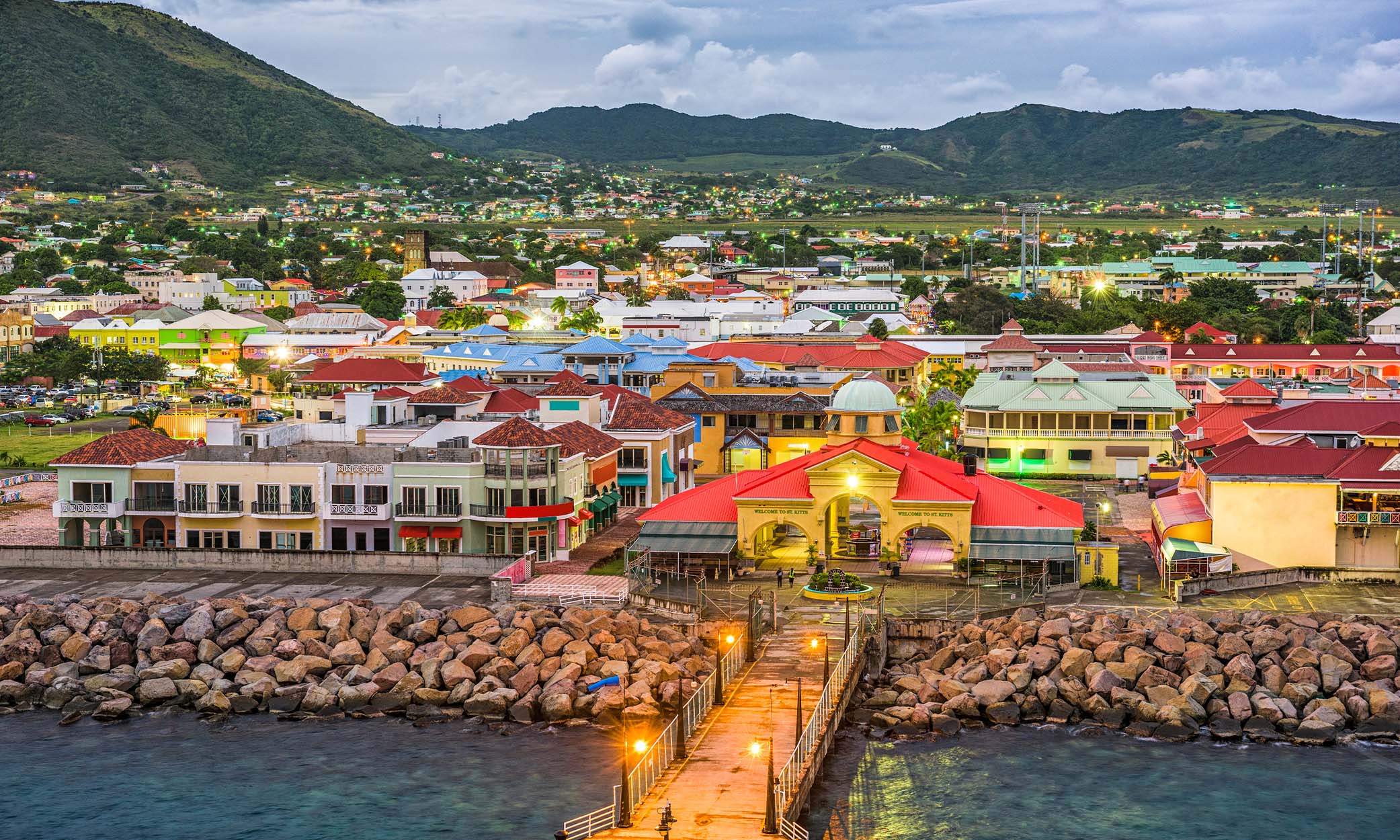 Сент-Китс и Невис находятся в восточной части Карибского бассейна.